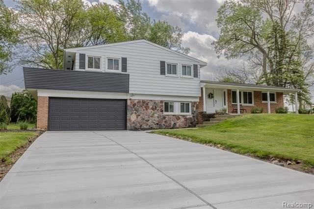 2862 Rossmoor Cir