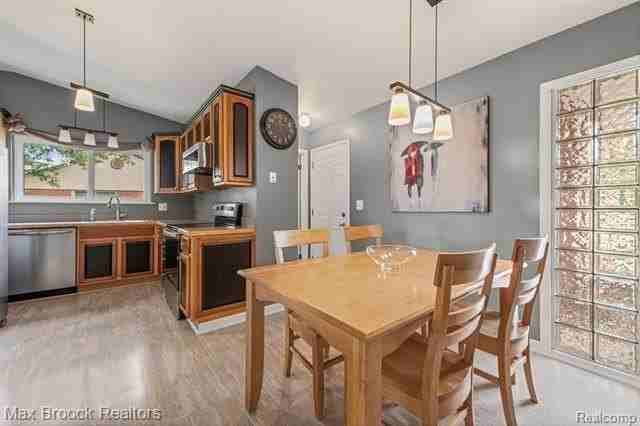 44018 Bannockburn Dr - Photo 4 of 14