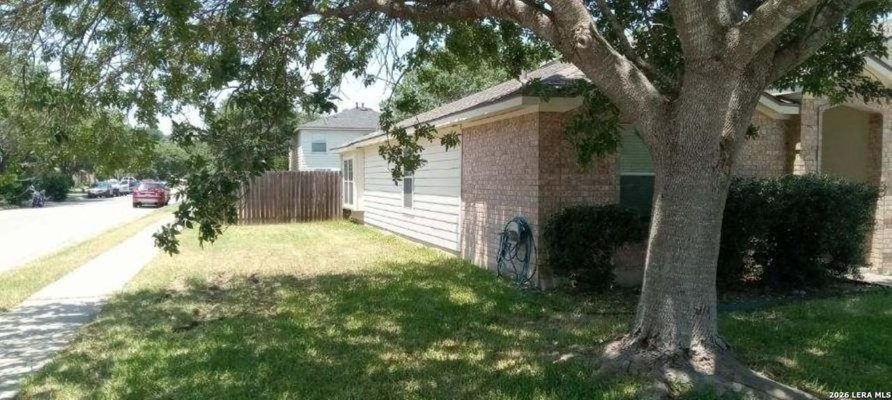 15803 Borwick Ln - Photo 2 of 26