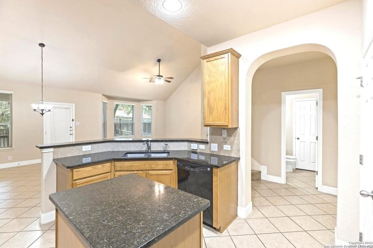 3306 Brooktree Ct - Photo 4 of 32