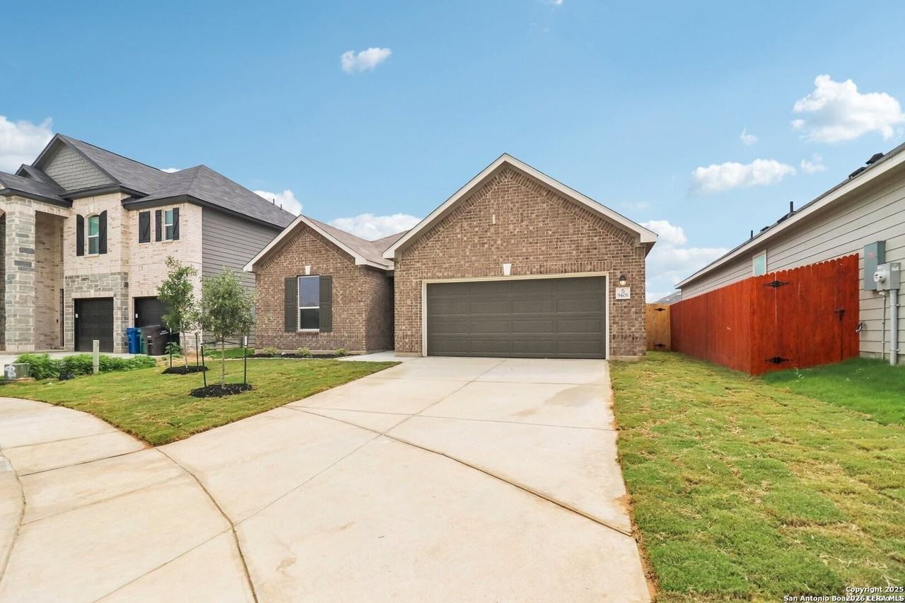 9406 Hinterlands Dr - Photo 2 of 28
