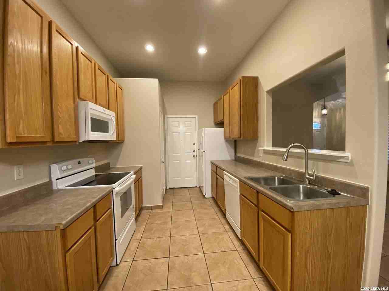 723A Dallas St - Photo 4 of 9