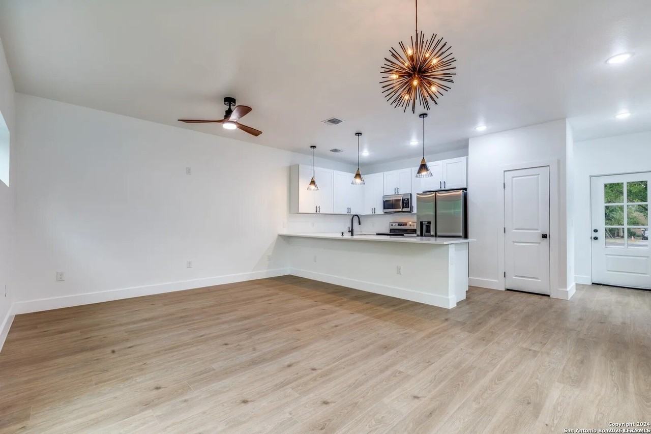 531 Essex St #202 - Photo 4 of 19