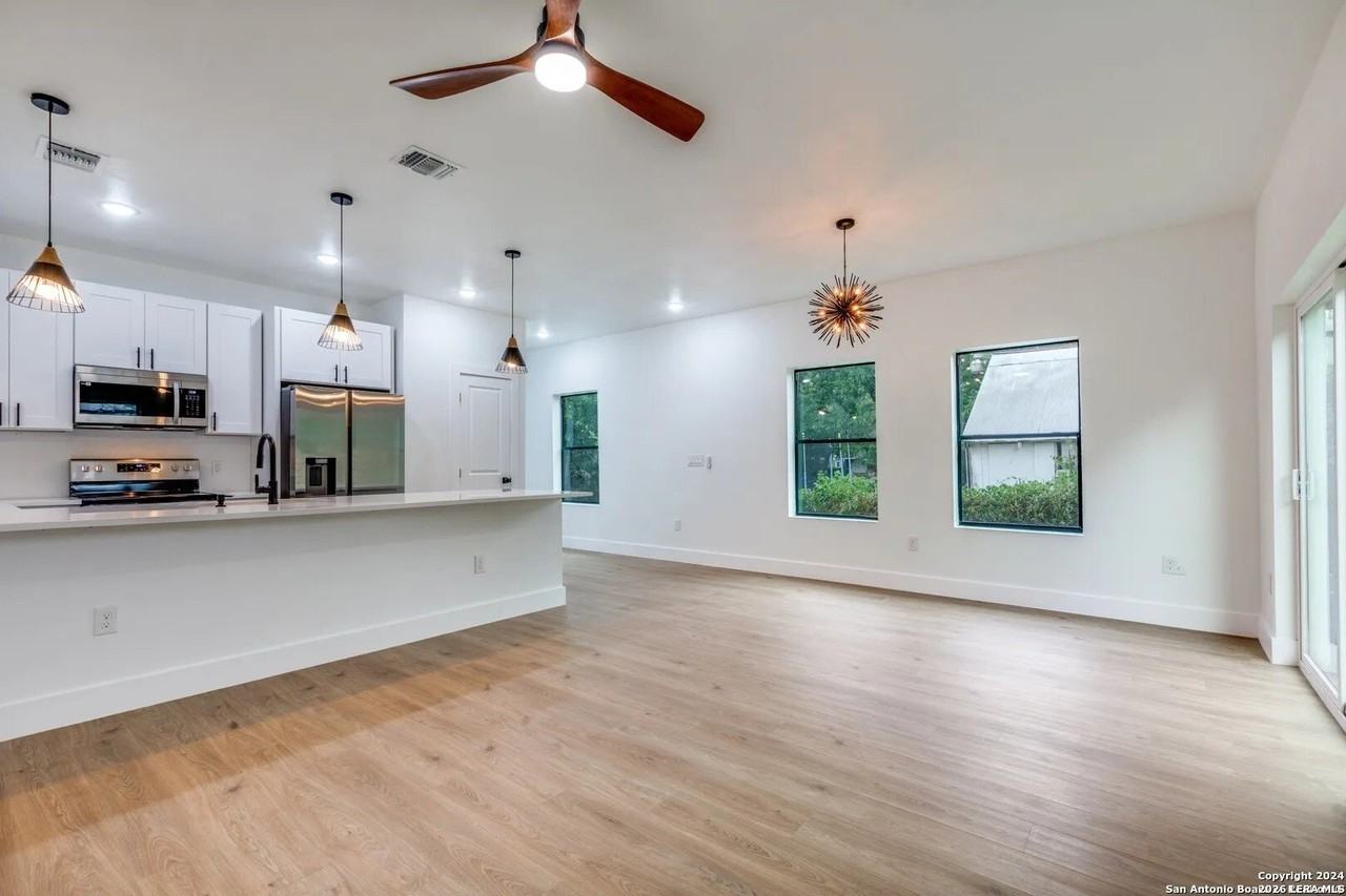 531 Essex St #202 - Photo 5 of 19