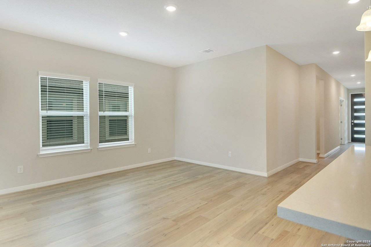 1247 Meyers Mdw - Photo 6 of 20