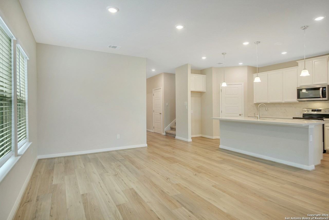 1247 Meyers Mdw - Photo 7 of 20