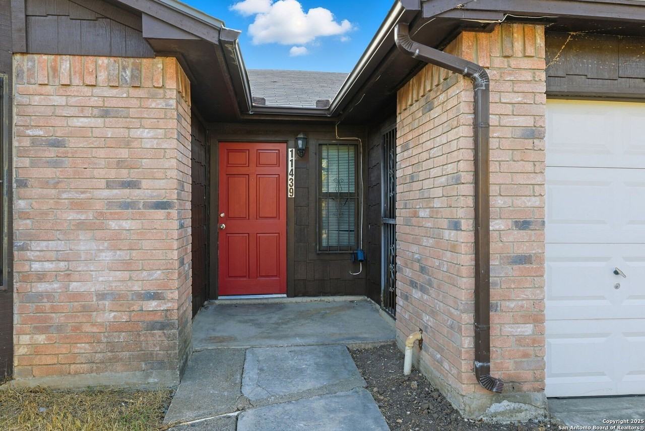 11439 Rousseau St - Photo 3 of 28