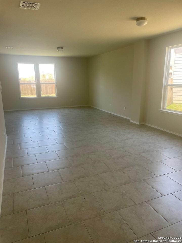10606 Mexia Ave - Photo 6 of 24