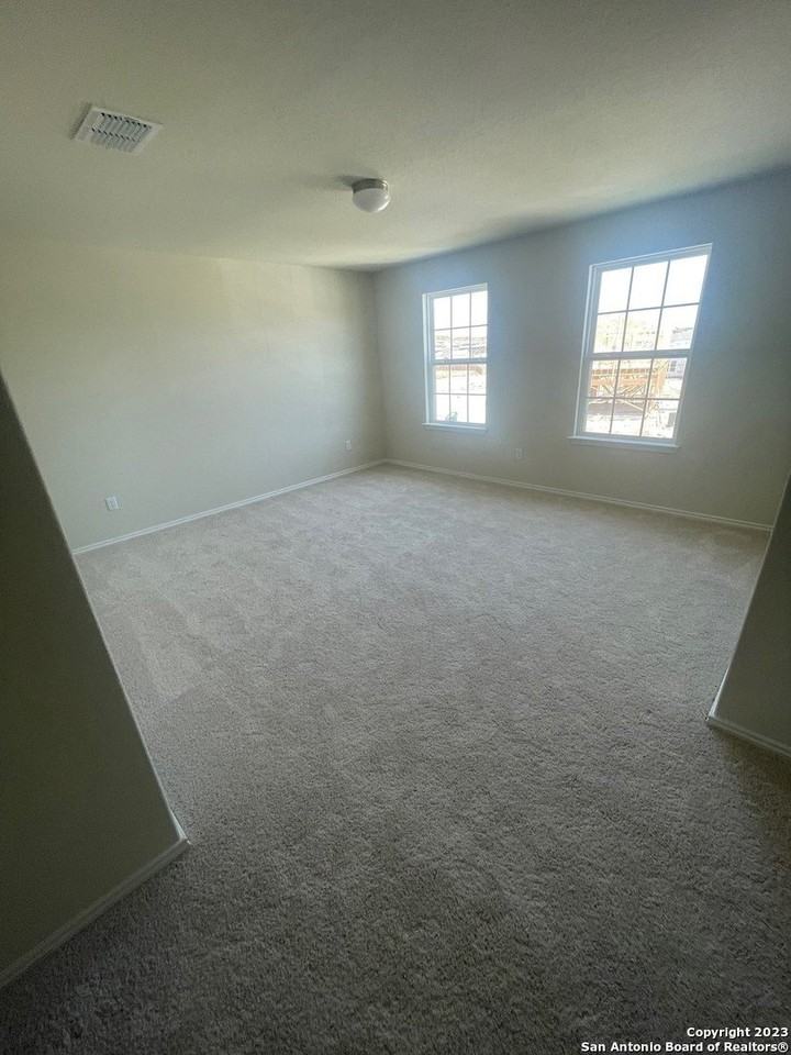 10606 Mexia Ave - Photo 7 of 24