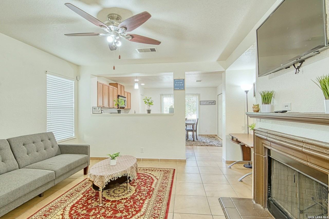 4727 Adkins Trl - Photo 6 of 32