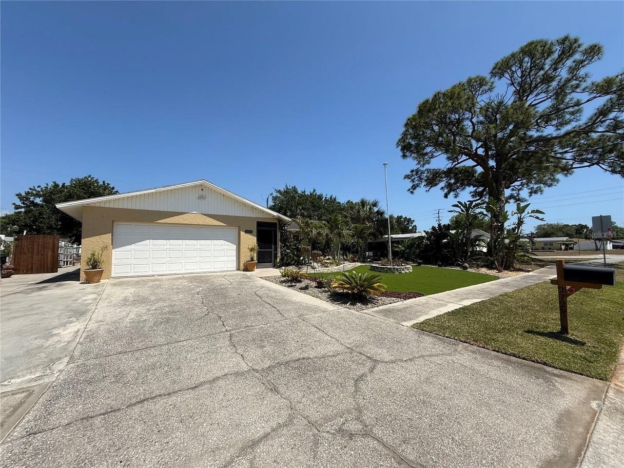 2729 Nodosa Dr - Photo 2 of 22