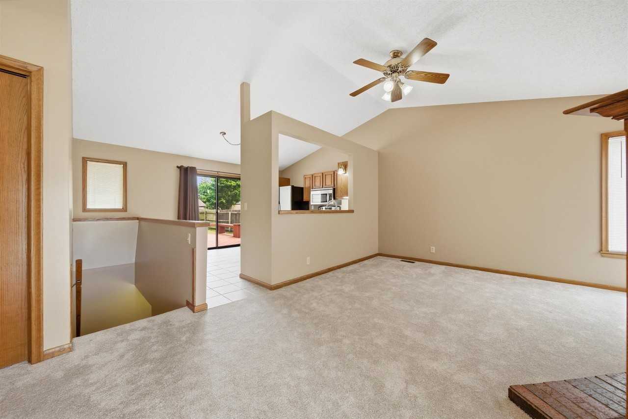 11605 W Binter Ct - Photo 5 of 31