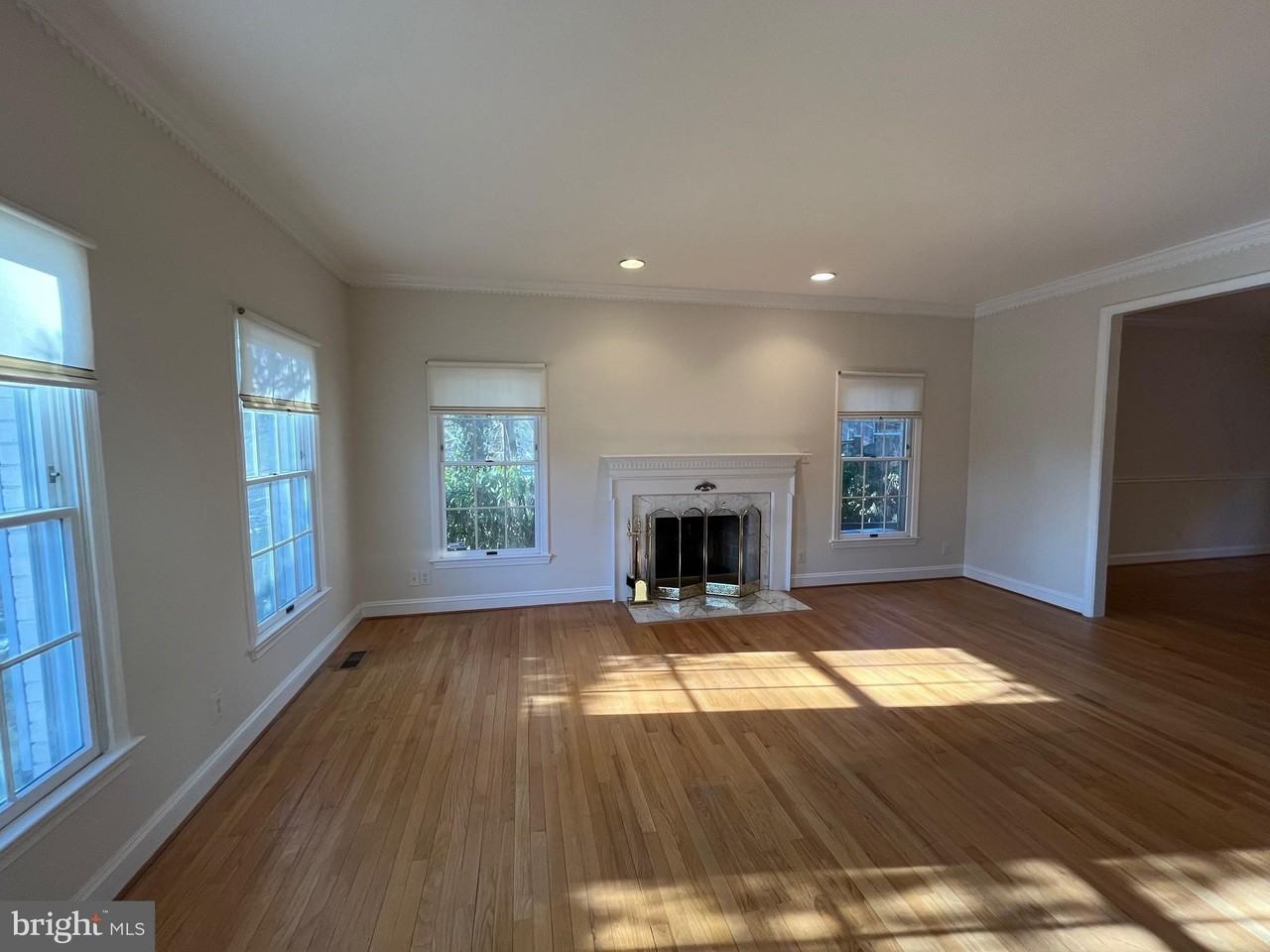 5179 Macomb St Nw - Photo 4 of 24