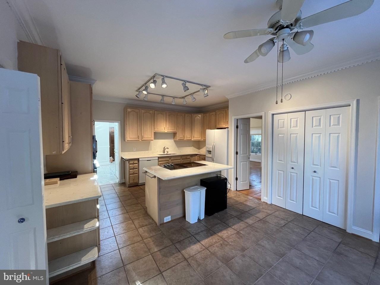 5179 Macomb St Nw - Photo 7 of 24