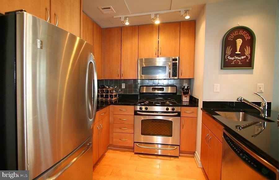 301 Massachusetts Ave Nw #506 - Photo 4 of 12