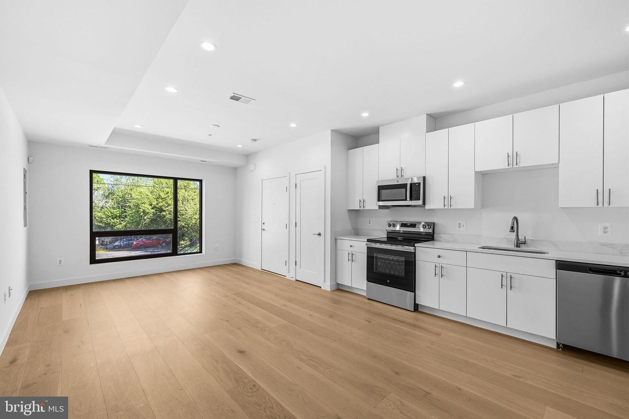 2532 Elvans Rd Se - Photo 3 of 50