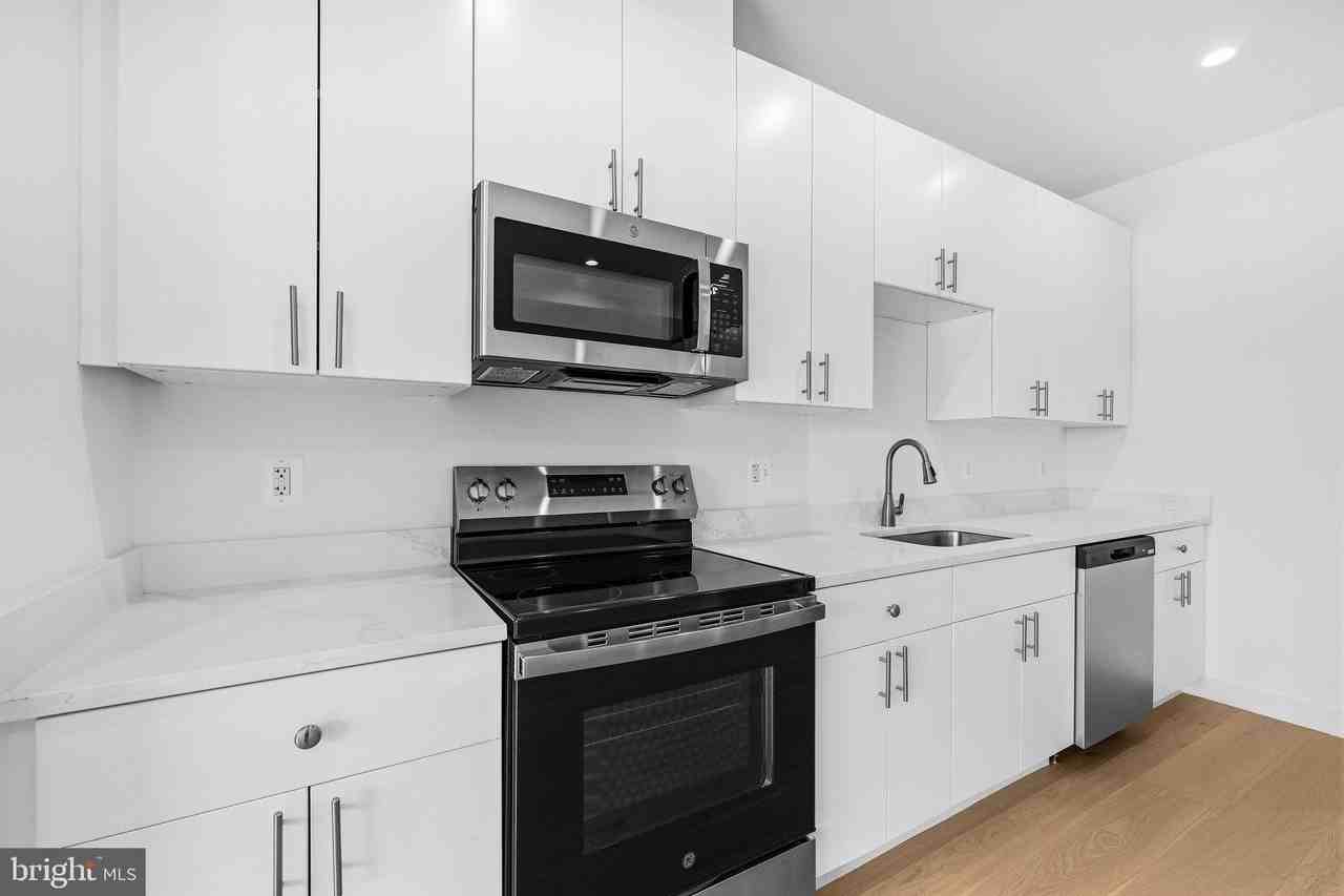 2532 Elvans Rd Se - Photo 6 of 50