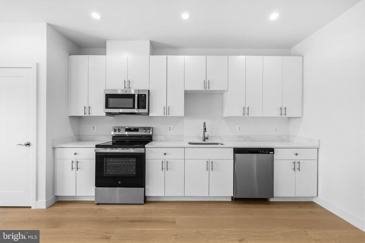2532 Elvans Rd Se - Photo 7 of 50