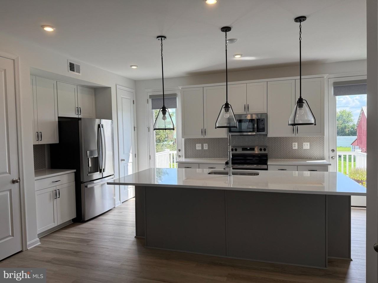 534 Rosemary Cir - Photo 2 of 19