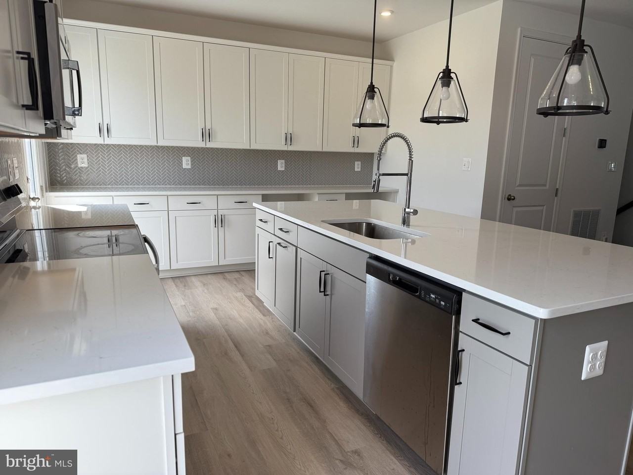 534 Rosemary Cir - Photo 4 of 19