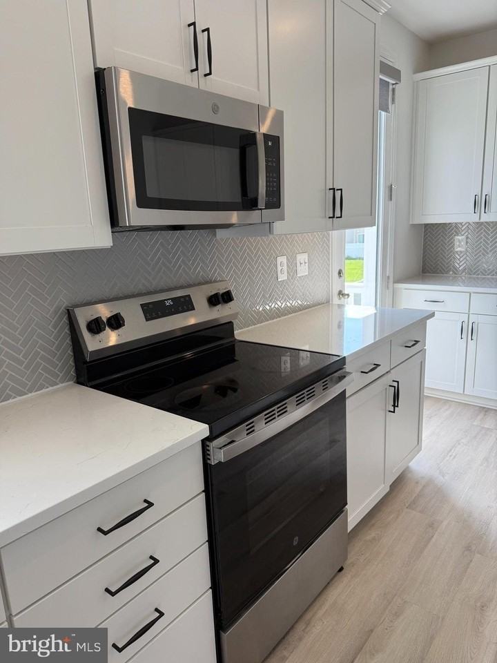 534 Rosemary Cir - Photo 5 of 19