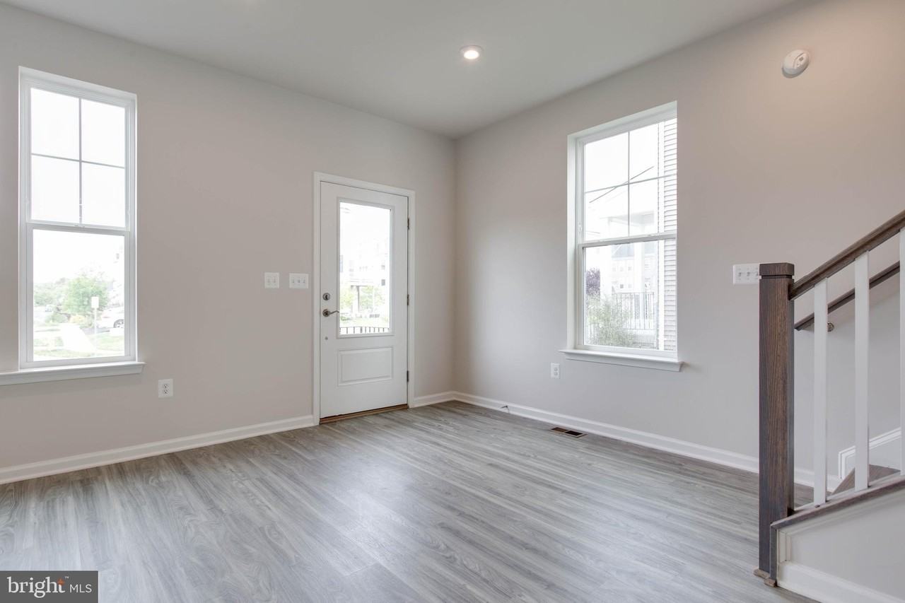2009 Twisted Oak Pl - Photo 5 of 42