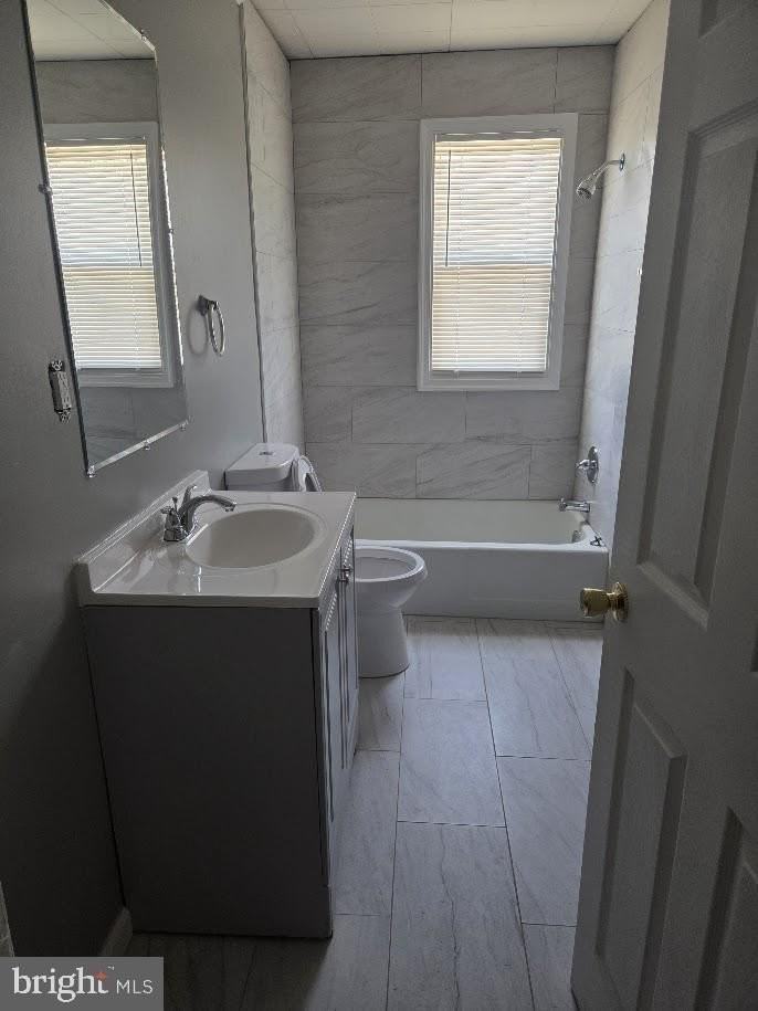 220 Poplar Ave - Photo 3 of 5