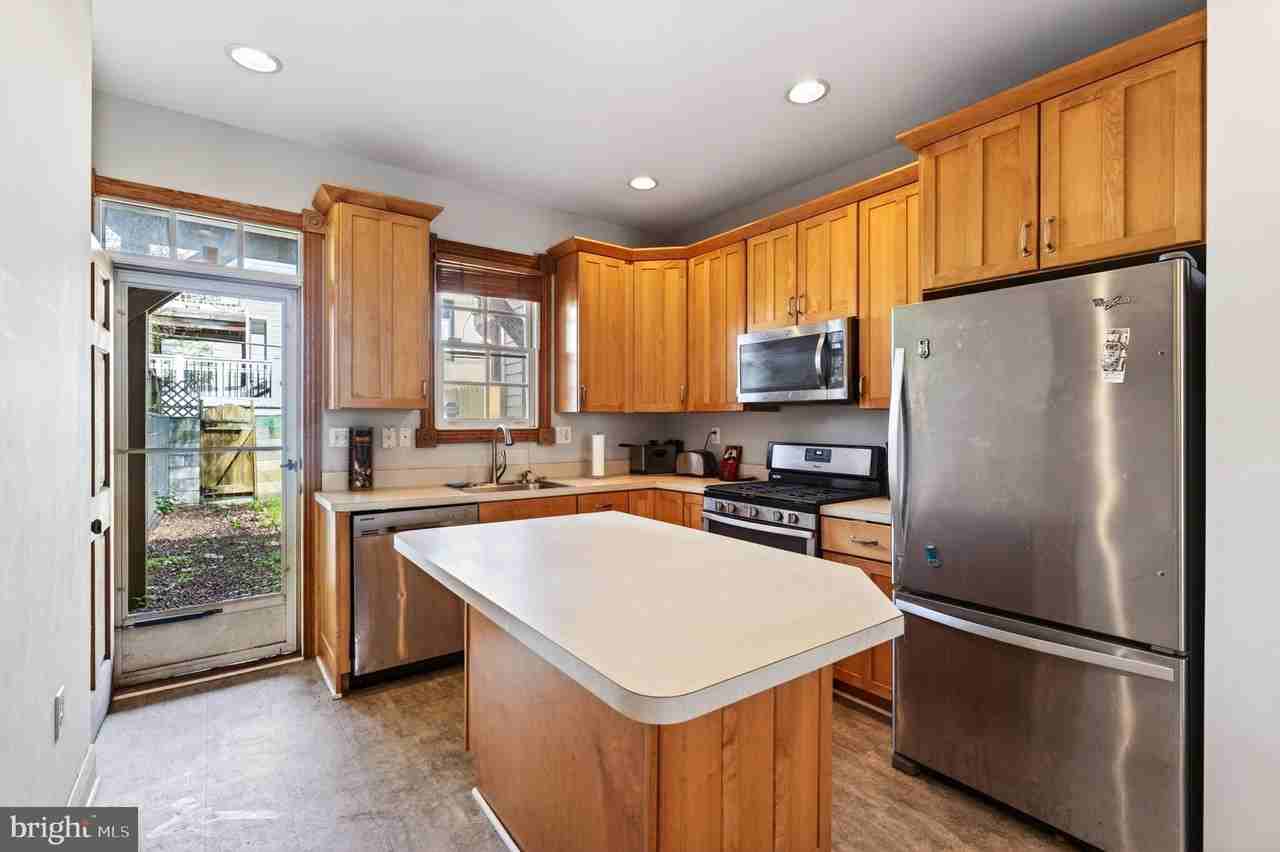 3518 Elliott St - Photo 6 of 30