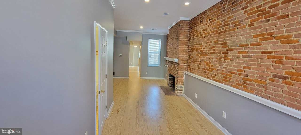 926 S Hanover St - Photo 3 of 33