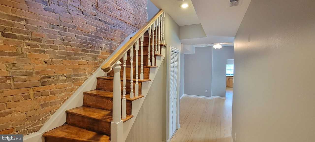 926 S Hanover St - Photo 5 of 33