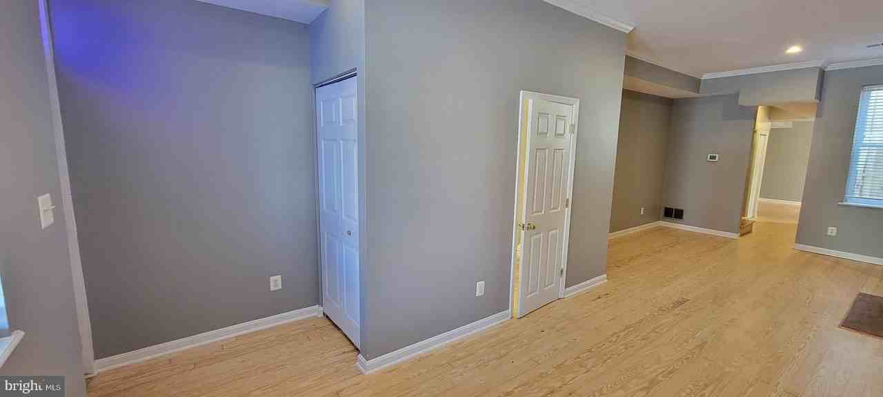 926 S Hanover St - Photo 7 of 33