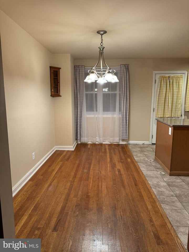 1513 Aldeney Ave - Photo 2 of 34