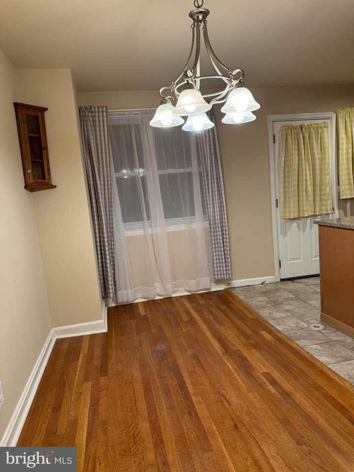 1513 Aldeney Ave - Photo 4 of 34