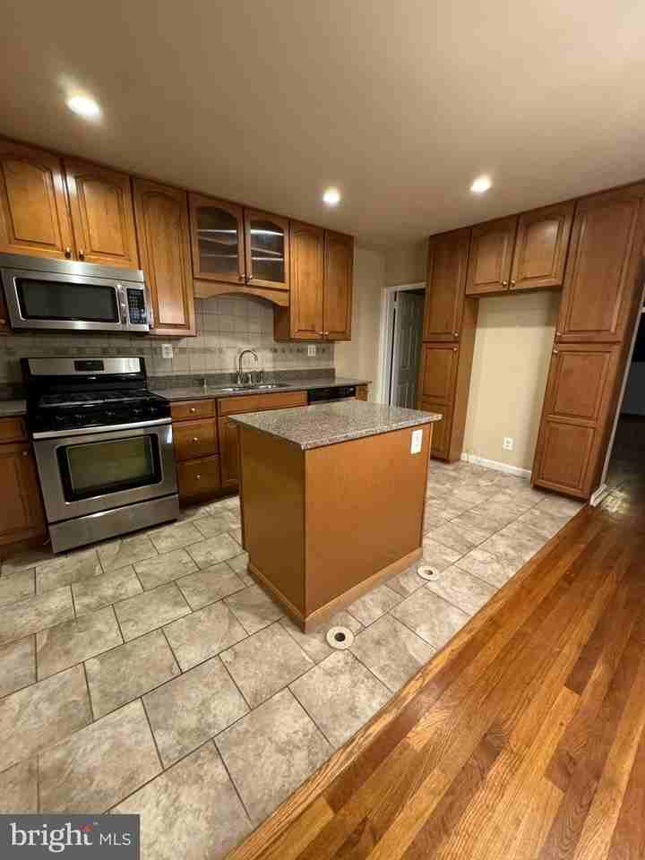 1513 Aldeney Ave - Photo 7 of 34