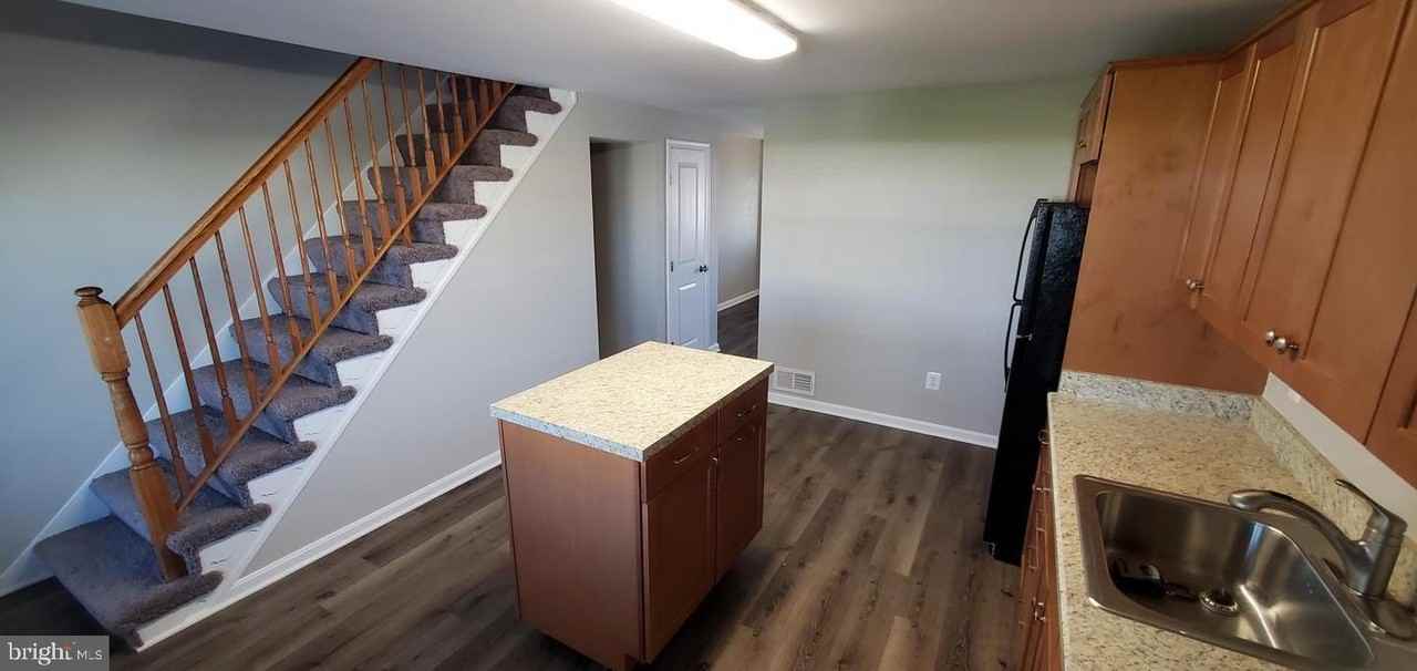 4007 Saint Augustine Ln - Photo 4 of 39