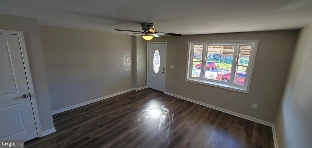 4007 Saint Augustine Ln - Photo 5 of 39
