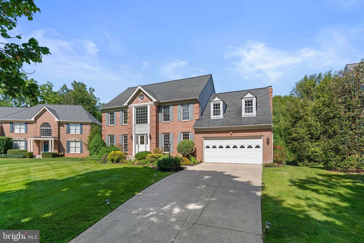 10211 Brightstone Pl - Photo 2 of 50