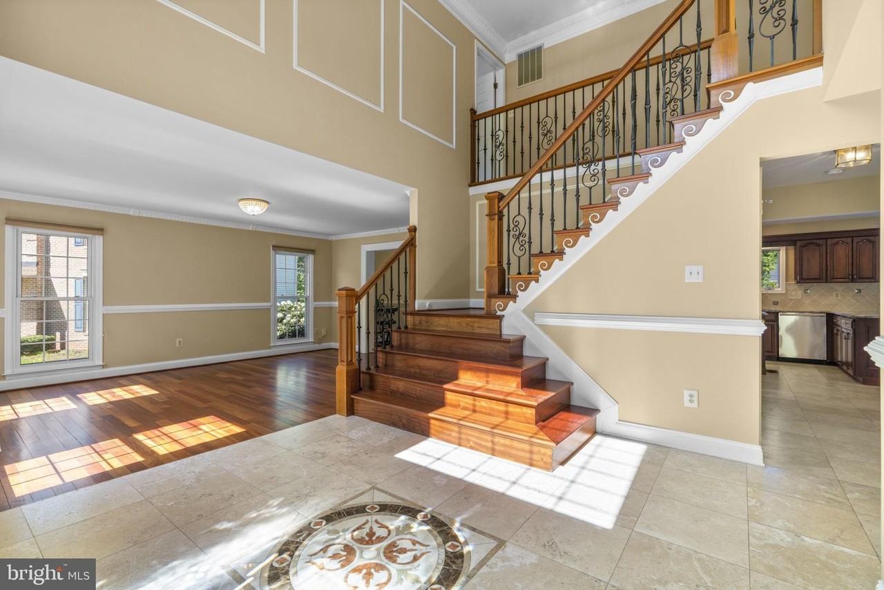 10211 Brightstone Pl - Photo 3 of 50