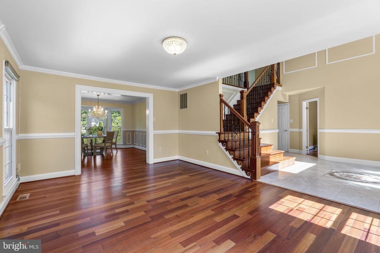 10211 Brightstone Pl - Photo 5 of 50