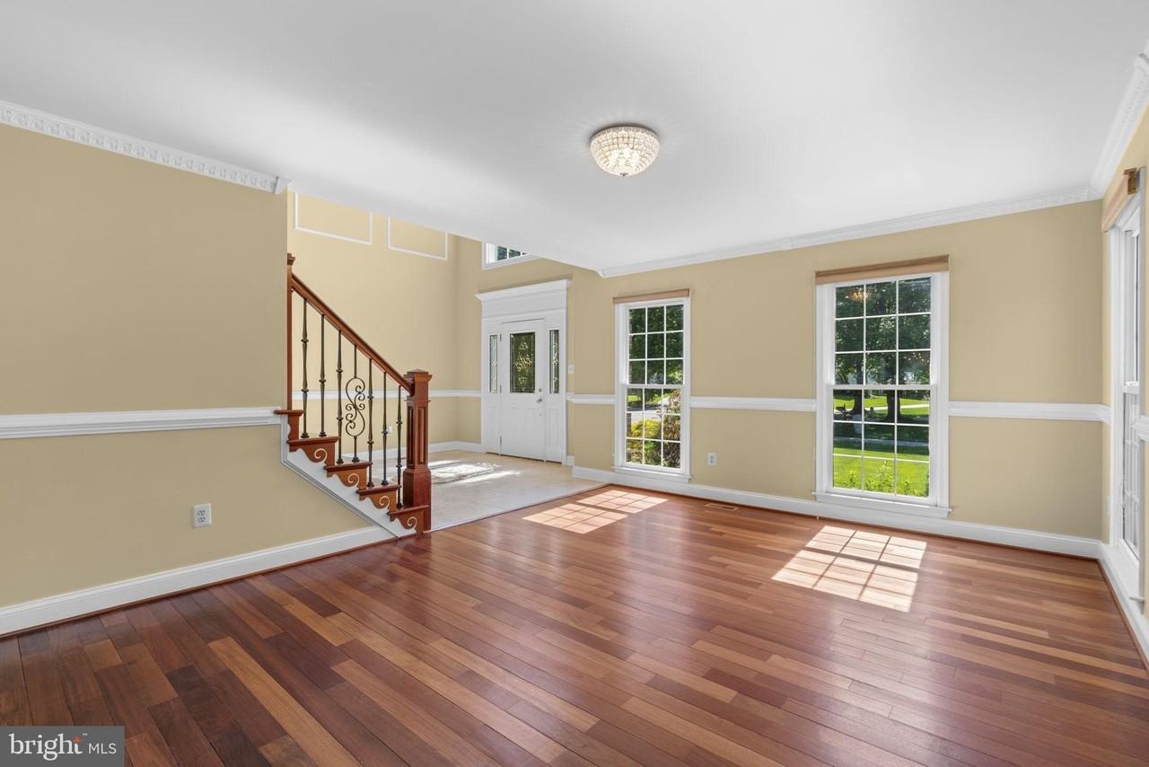 10211 Brightstone Pl - Photo 6 of 50