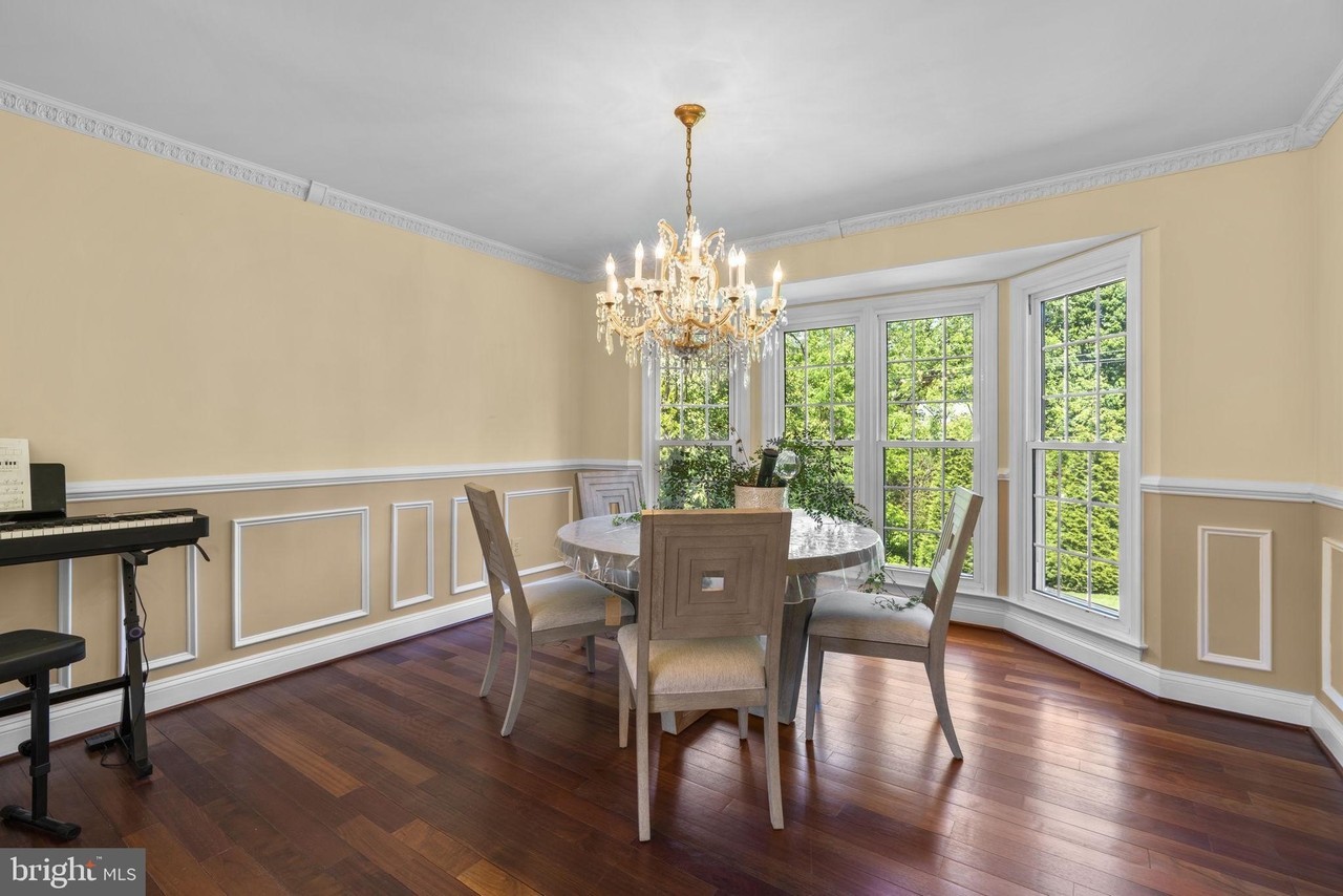 10211 Brightstone Pl - Photo 7 of 50