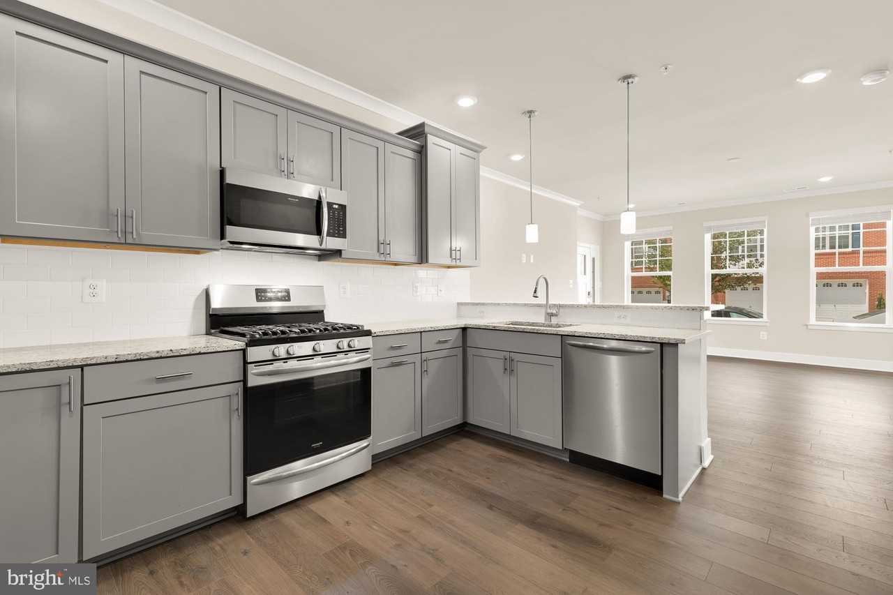 7551 Crowley St #B - Photo 3 of 19