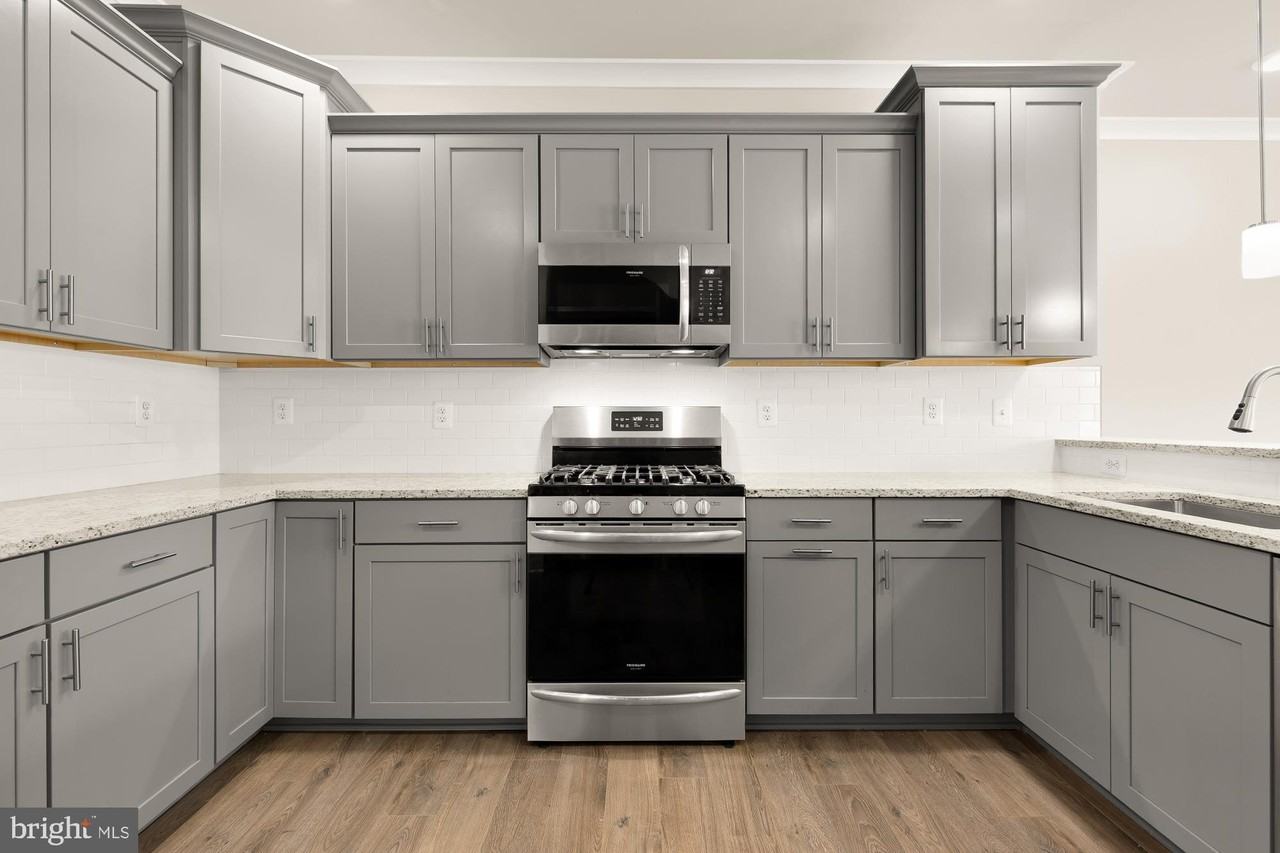 7551 Crowley St #B - Photo 4 of 19
