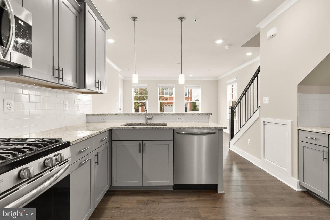 7551 Crowley St #B - Photo 5 of 19