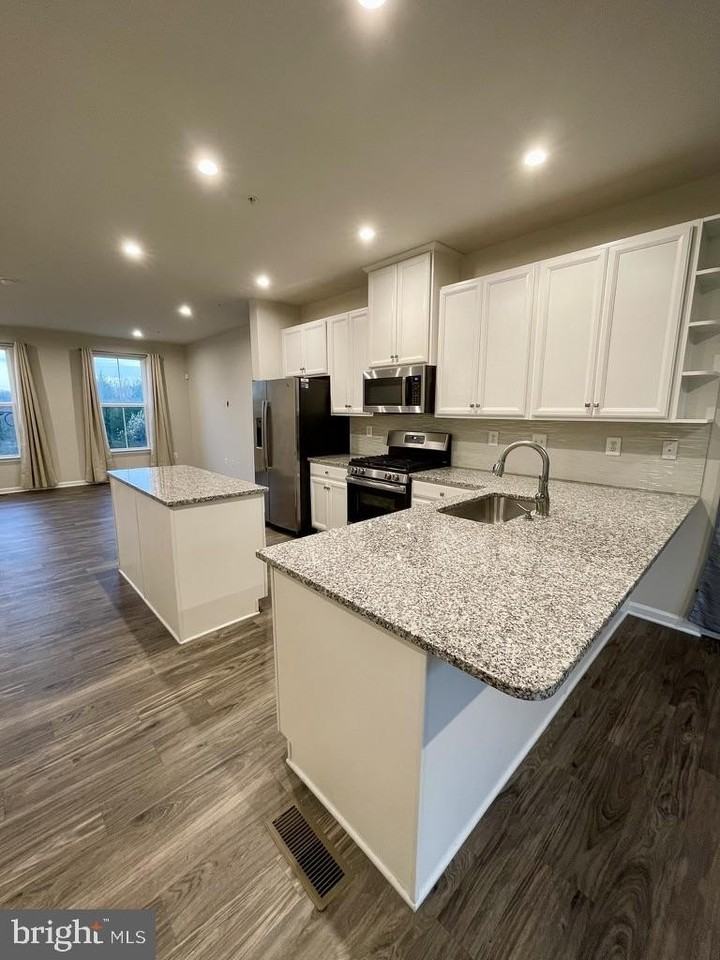 7042 Cedar Ave - Photo 3 of 22