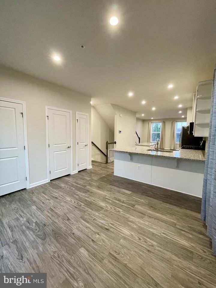 7042 Cedar Ave - Photo 4 of 22