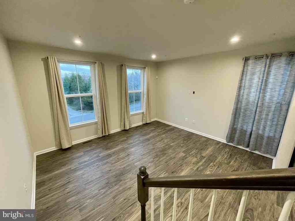 7042 Cedar Ave - Photo 6 of 22