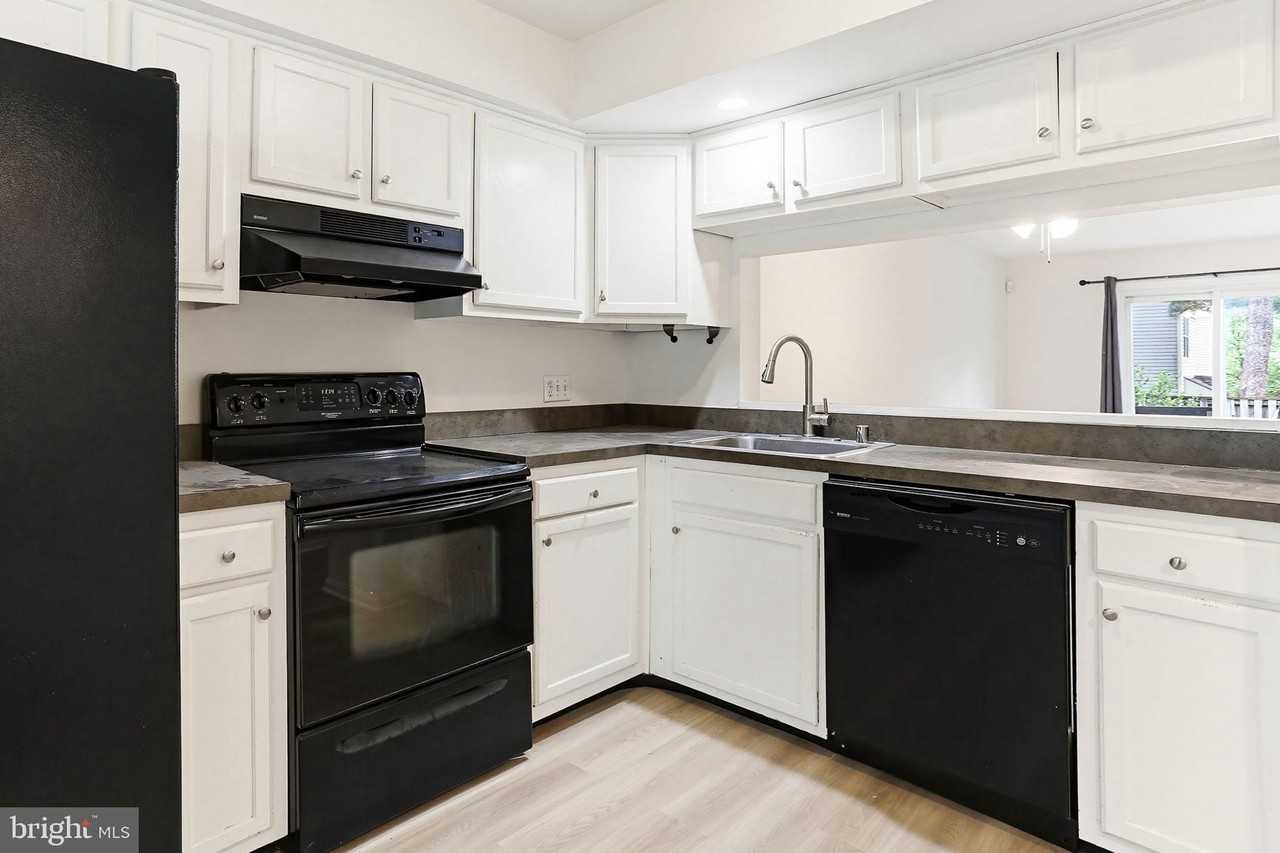 9604 Hastings Dr - Photo 4 of 29