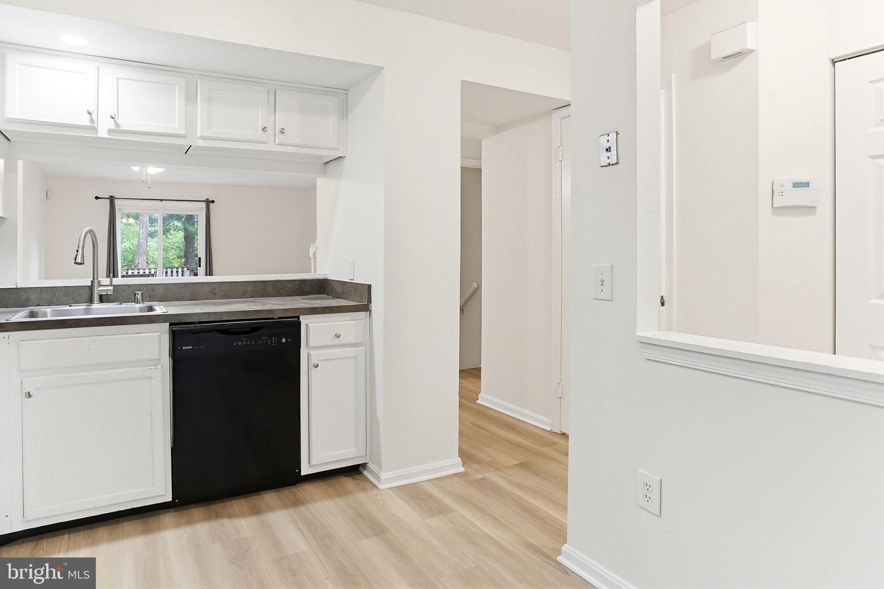 9604 Hastings Dr - Photo 5 of 29