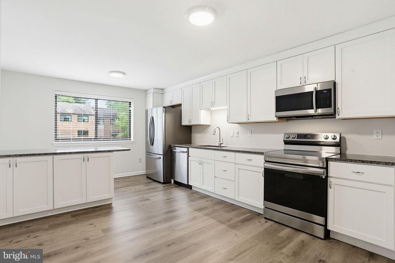 8957 Skyrock Ct - Photo 3 of 45